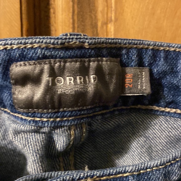 COPY - Torrid distressed jeans - Picture 3 of 3